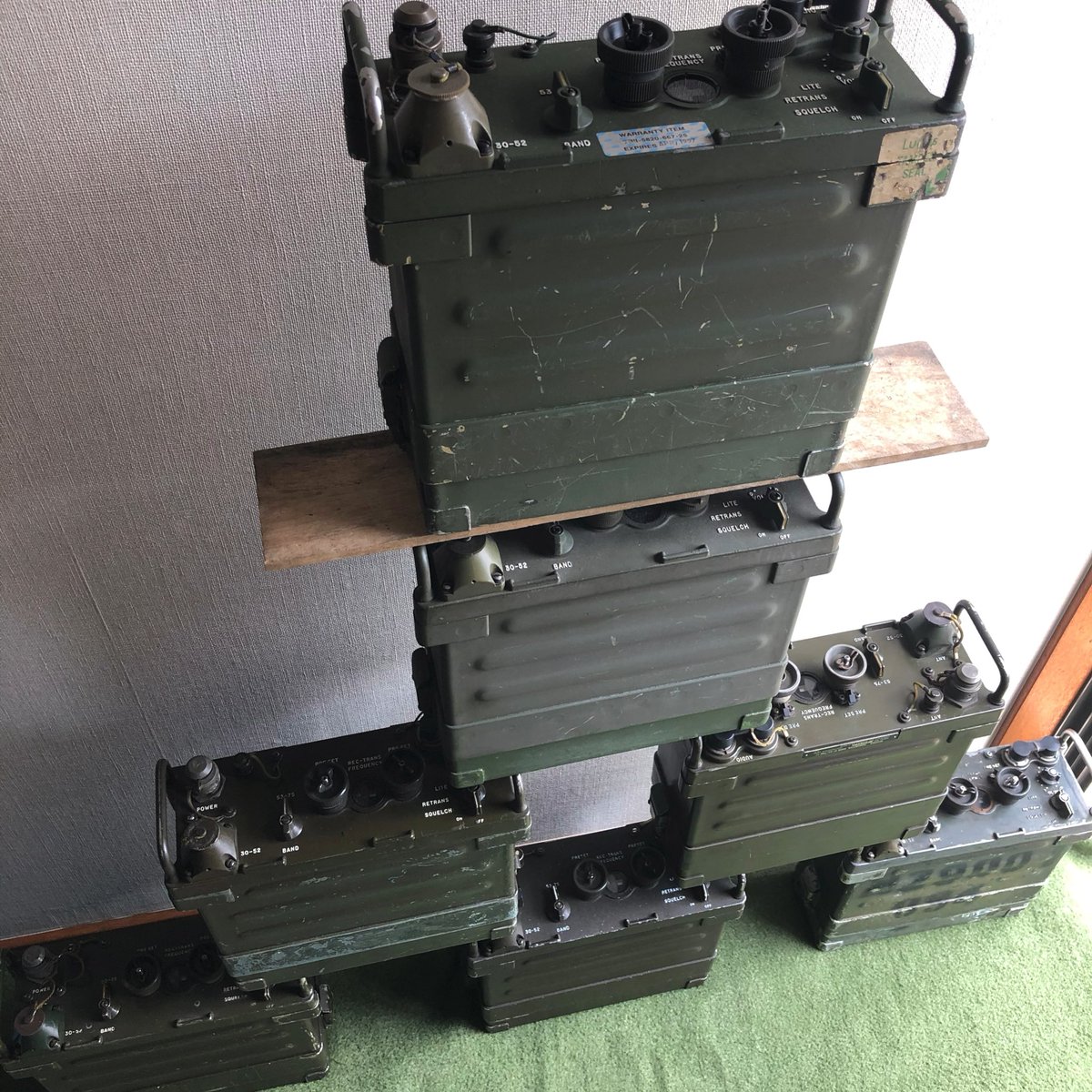 SBI_Corp's tweet photo. 久しぶりに軍用無線の話しで盛り上がった気がする。
とりあえず一家に一台以上軍用無線機!!みんなで買おう軍用無線機!!
株式会社S.B.I.はそんな皆様の無線ライフを応援します!!
#軍用無線機 #PRC25 #PRC77 #PRC68 #PRC126 #PRC119 https://t.co/H6nlfdVwIj