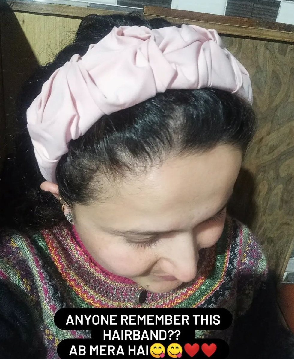 Rubinadilaik_14's tweet photo. #RubinaDilaik gifted her pink hairband to Heena di &amp; look how she flaunted it on Instagram story 🥺💗 https://t.co/BeXlrqYgLo