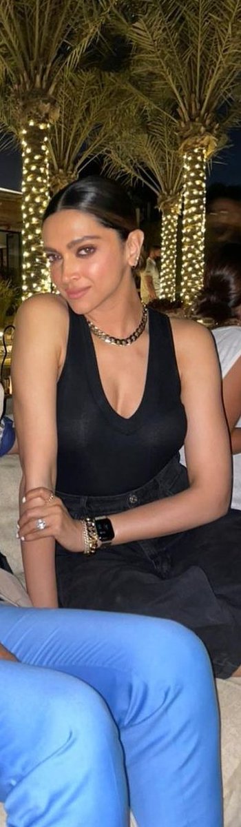 deepkrijacky's tweet photo. #deepikapadukone ohh my🤤🤤 https://t.co/M3Pprn5Dwq