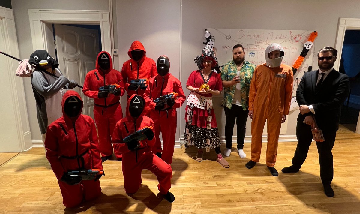 Can you guess who won the costume contest this #Halloween?

Hint: if they didn't, it'd be off with our heads 😎❤️