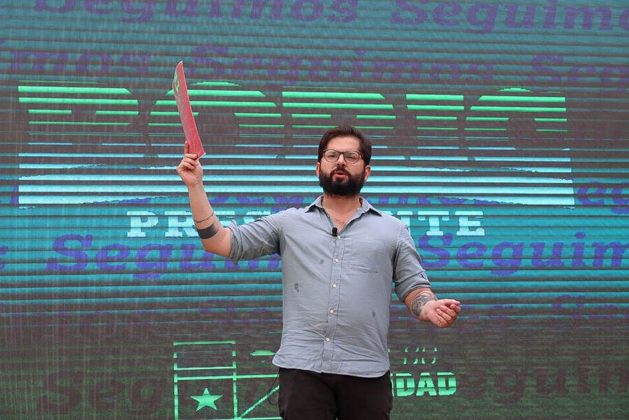 🔴 Aborto, Educación Sexual Integral, 40 horas laborales y más: Revisa aquí el programa de gobierno de Gabriel Boric bit.ly/3bsaHGV