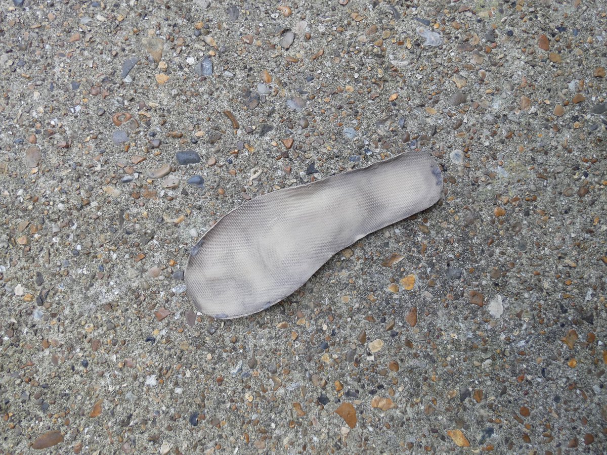 lindahubbardart's tweet photo. New Sculpture: Happenstance Urban Still Lifes, 'Lost Sole'.
Made from: Clay, oil paint, cotton wool.
©️Linda Hubbard 2021
#lostsole #happenstanceurbanstilllifes https://t.co/zXd3h3DtQl