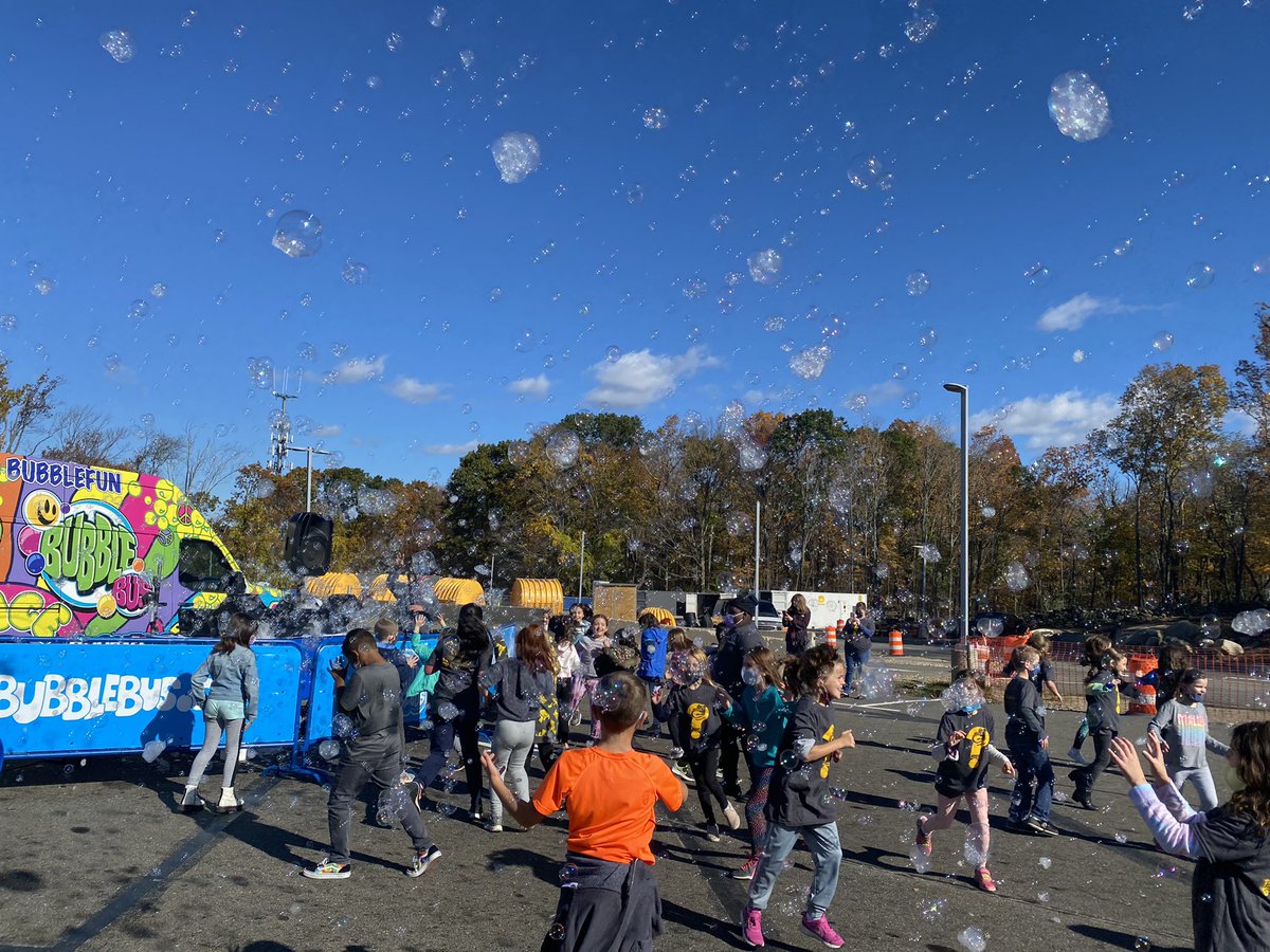 astory18's tweet photo. The Bubble Bus is here at MHHS! https://t.co/tLoul5syfC