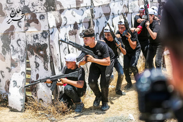 унидо хамас сера. унидо хамас сера. унидо хамас сера. эль пуэбло унидо хамас сера. надпись пока мы едины мы непобедимы на испанском.