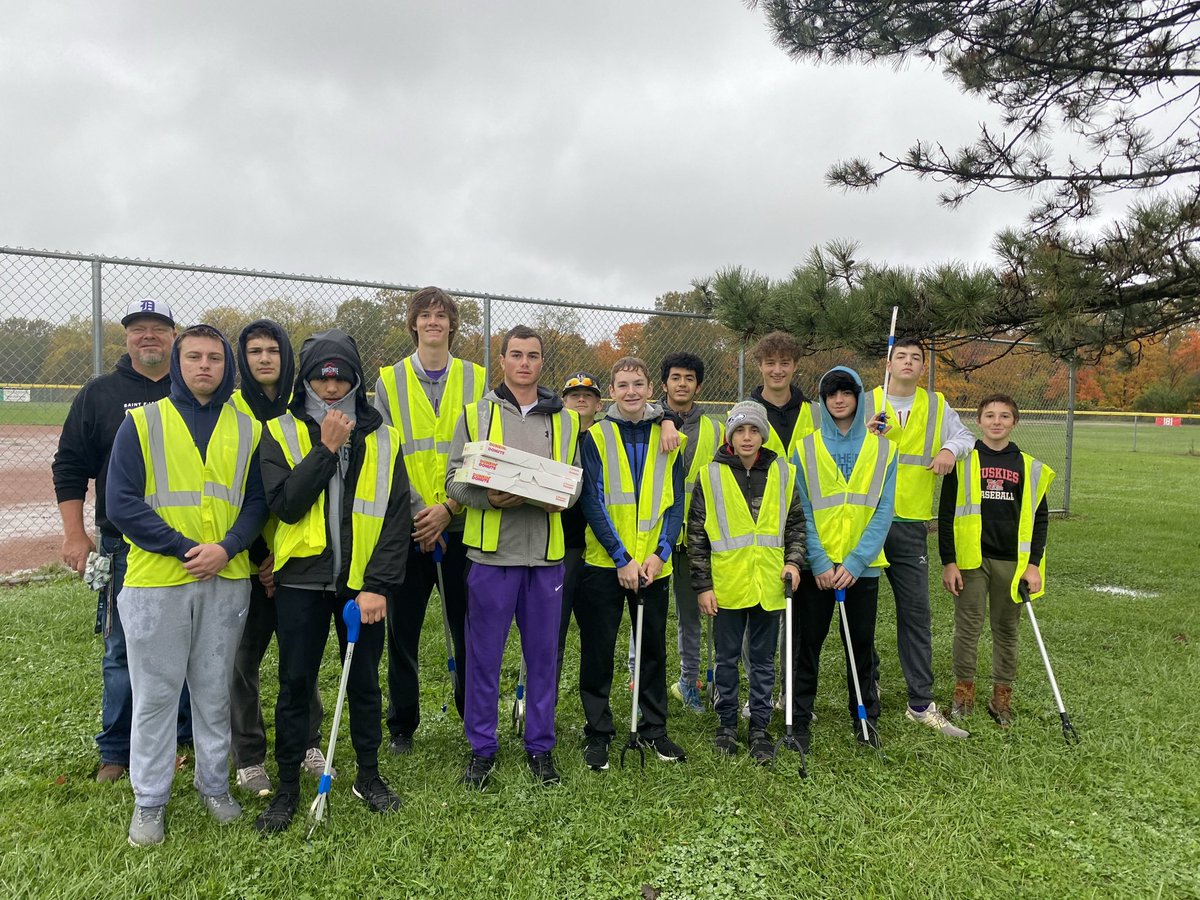 DeSalesBaseball's tweet photo. Spent the weekend out cleaning 2 central Ohio parks. Thank you to all my boys and their parents for volunteering their time!  #service @CMEVRemy https://t.co/vW9ehx502j