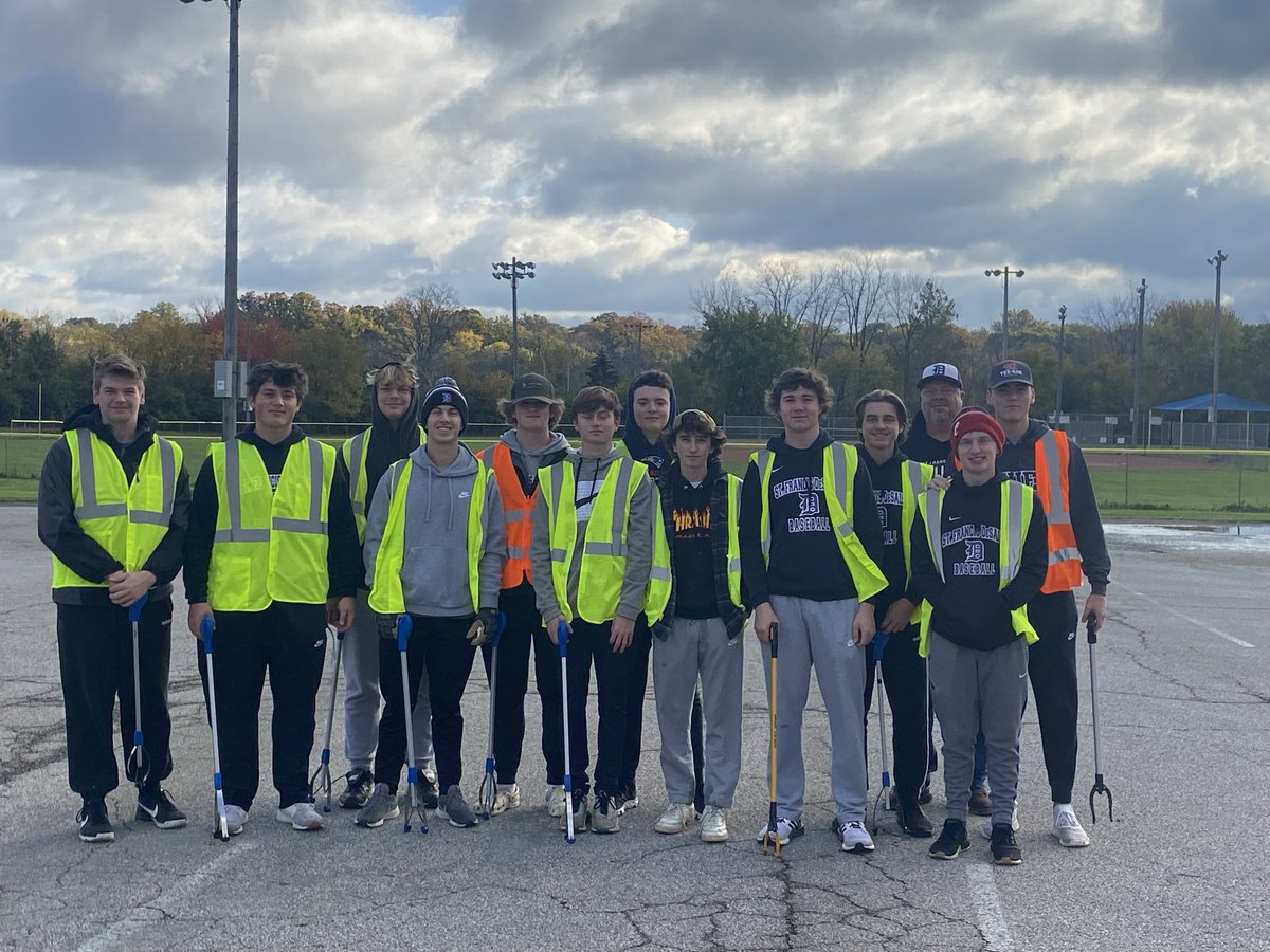 DeSalesBaseball's tweet photo. Spent the weekend out cleaning 2 central Ohio parks. Thank you to all my boys and their parents for volunteering their time!  #service @CMEVRemy https://t.co/vW9ehx502j