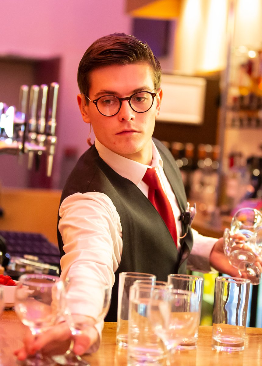 The_Garrick's tweet photo. ❗ We're hiring through #KickstartUK for Front of House/Box Office Assistants.
To apply for this job, you must be claiming Universal Credit and be 16-24 years old.
Come and join our friendly team, apply here 👉 https://t.co/sw33qOsCcD https://t.co/5CpQ2N3OqX