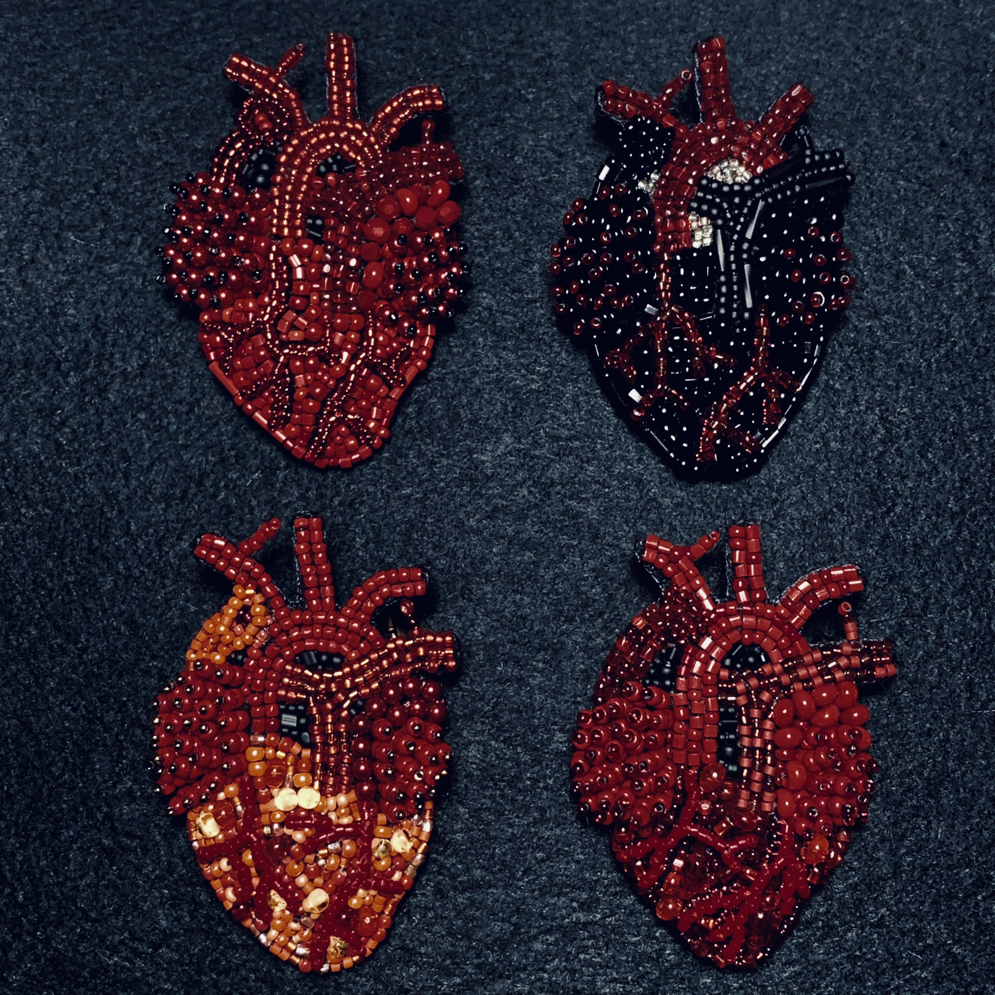 ¥2999 vivid corazon 心臓????ブローチ　ビーズ刺繍