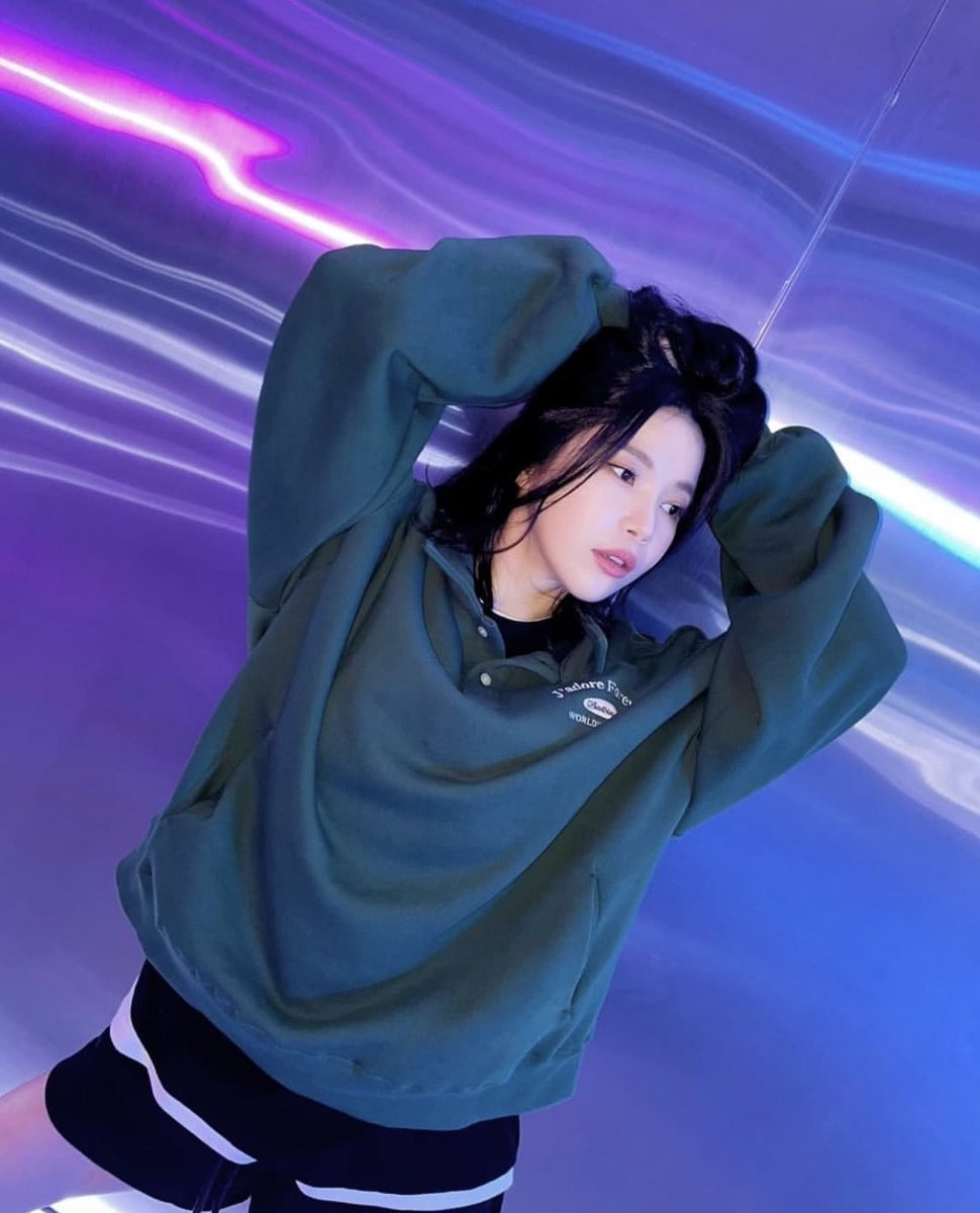 KIWIBYULIE's tweet photo. solar would win squid game https://t.co/fsbja0Dx7i