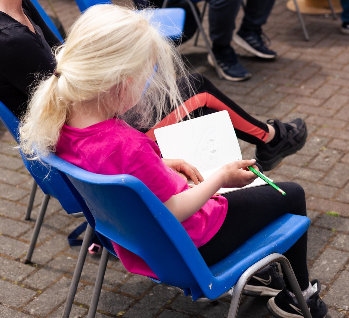 One month to go until our #AmpsDundee network vote on 2021’s Community Ideas Fund! 🙌

Find out how last year’s recipients—<a href="/Manuela_de_Rios/">Manuela de los Rios</a>, @eilishvictoria and @openclosedundee—used the Fund to reimagine the Hilltown Park with the local community.

Blog: creativedundee.com/2021/11/blog-h…