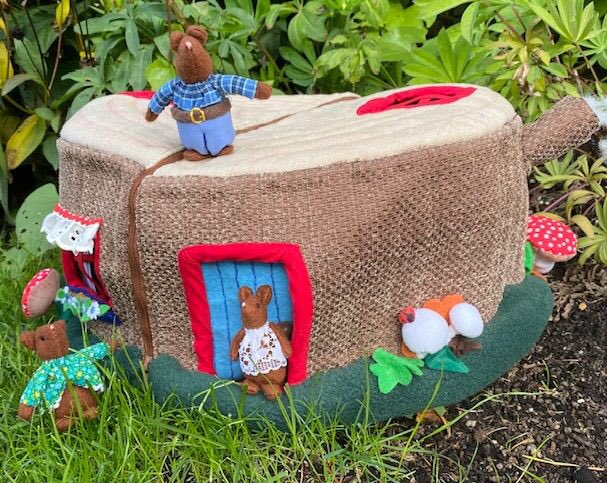 OUCBazaar's tweet photo. Orleans United’s Christmas Market is now online for convenient holiday shopping. Lots of unique handcrafts, including this Mouse House full of charming detail.  We only have one and it’s EXTRA special.  Visit https://t.co/eiwHrcp4Pg #ottevents #ottawa @apt613 @ottawastart https://t.co/1VJjWDejov