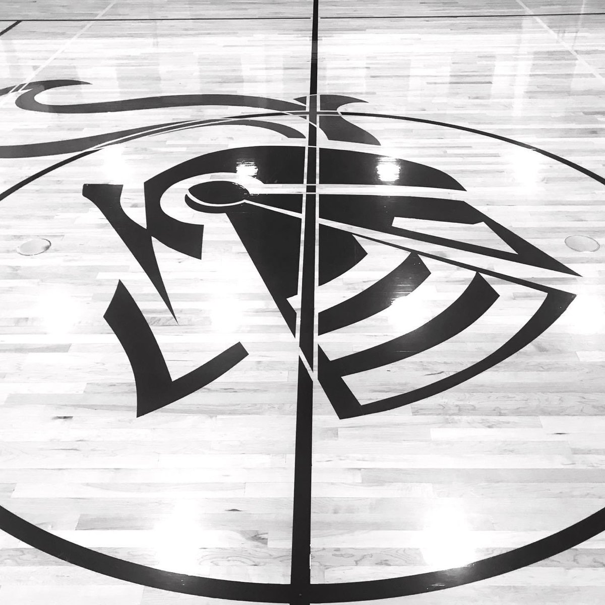 LNC_MensBBall's tweet photo. It’s finally here!! Time to get to work!! #playhardplaysmartplaytogether #hardhat #bluecollarmindset @LNCAthletics https://t.co/k7lvUklx2u