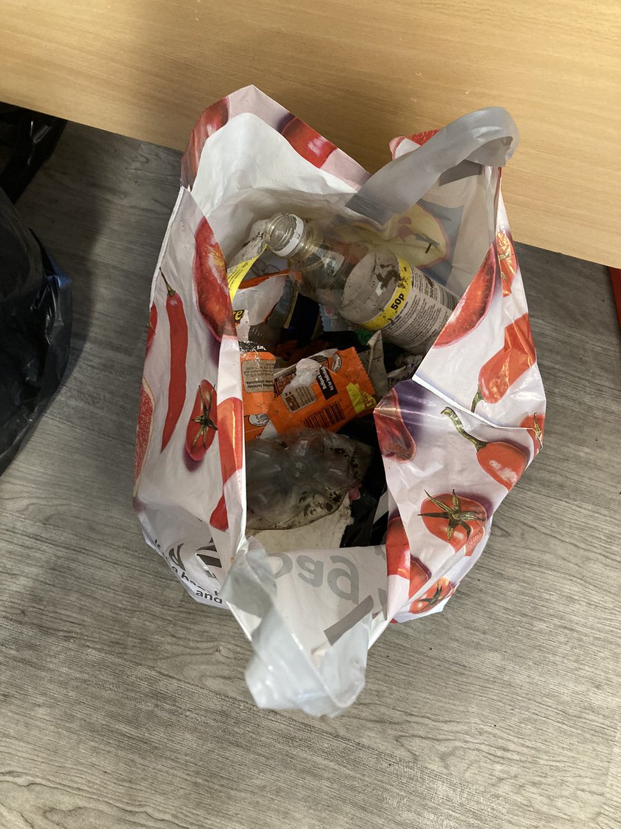 BalgreenPrimary's tweet photo. #Primary4b picked up 167 pieces of litter on Pansy Walk today including crisp packets, bottles and face masks 🧃😷  We were shocked at how much litter we found in such a small area 😳 https://t.co/t6btkn0mzG