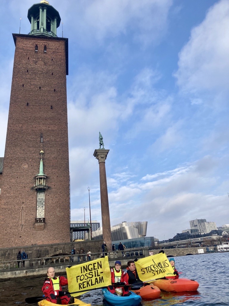 greenpeaceSTHLM's tweet photo. Ingen fossilreklam i @Stockholmsstad ! Ett lätt sätt att minska fossil konsumtion är att inte göra reklam för den 🙌🤫
#BanFossilAds #FossilFreeRevolution #GPNvol @greenpeaceSE https://t.co/xx46tK5pvU