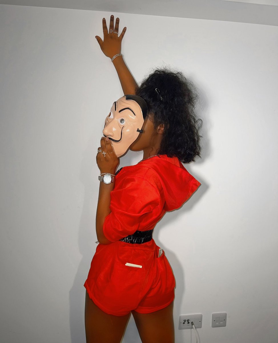 Stephxniegee's tweet photo. La casa de papel 👅 https://t.co/CFZbn6QX6G