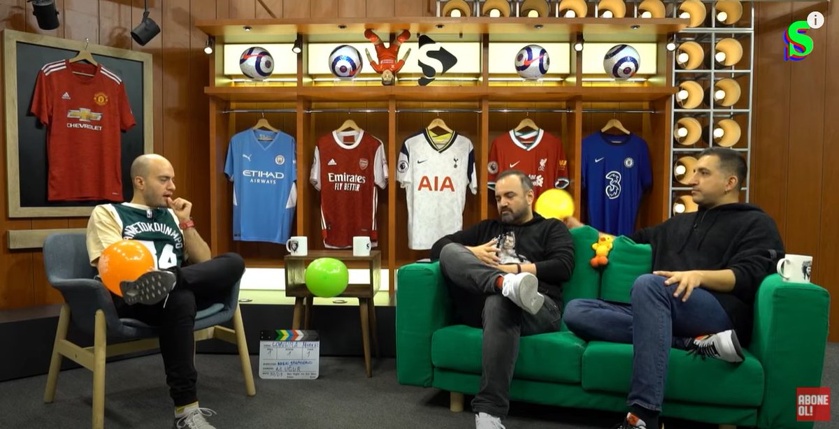 döviz kurunun geldiği nokta nedeniyle insanlara "asla sahte forma almayın" diyebileceğimiz bir durum kalmadı, alanları da -saçma bulsam da- yargılamıyorum ancak socrates ve bilyoner gibi koca koca markaların sahte formalarla yayın yapmaları çok garibime gidiyor.