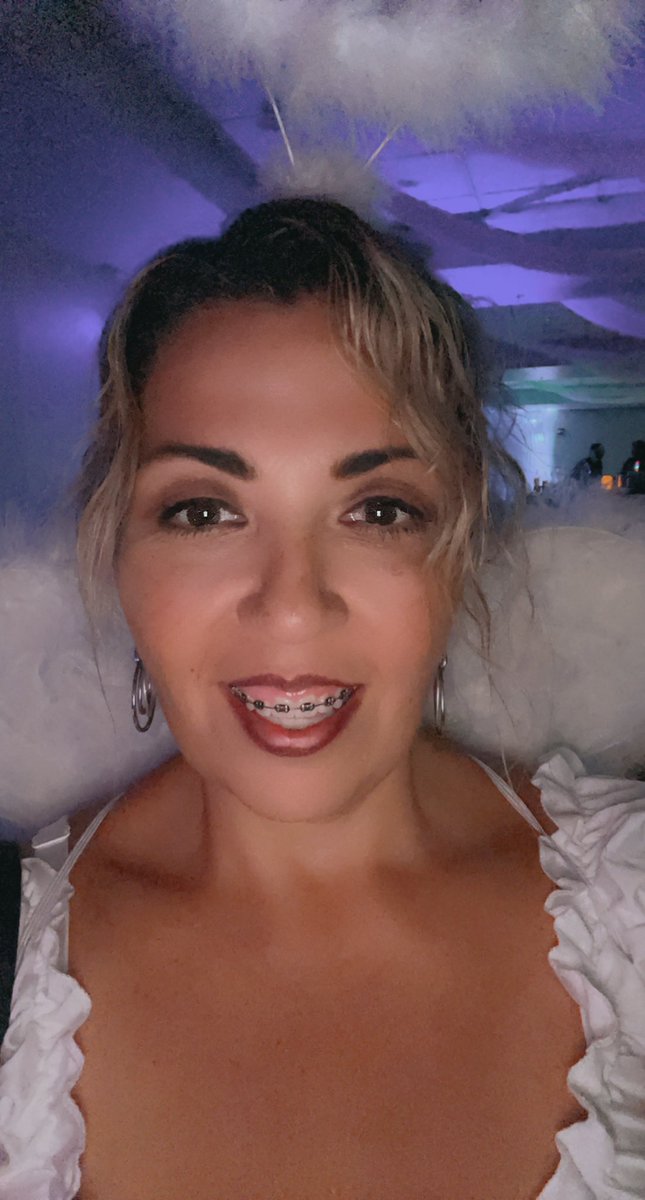 MBesand's tweet photo. Halloween in Florida https://t.co/fbpLHOlHR0