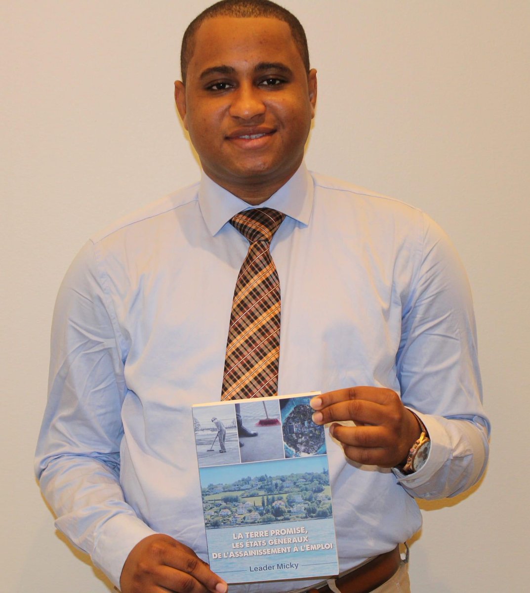 LeaderMicky's tweet image. Il y’a 1 an jour pour jour, sortait officiellement mon 1er🥇livre📖. Depuis, plus de 7.000 exemplaires ont été commandés en douceur, sans bruit. Pour cet exploit auquel je ne m’attendais pas, je vous dis MERCI🙏. Lisons, écrivons et faisons le monde. #leadermicky #LaTerrePromise