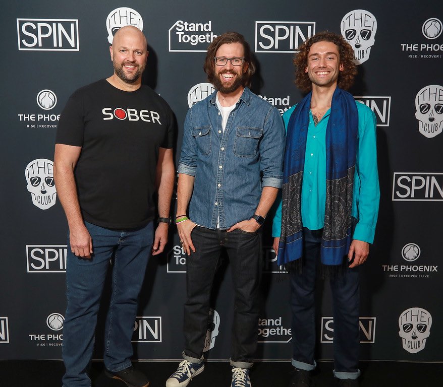 SPIN's tweet image. What a night! 
Photos from Friday night at @27clubcoffee. The party + art gallery was hosted by @machinegunkelly,  @stand_together and SPIN to benefit @RiseRecoverLive ❤️‍🔥, a charity focused on addiction recovery &amp;amp; sober active community.