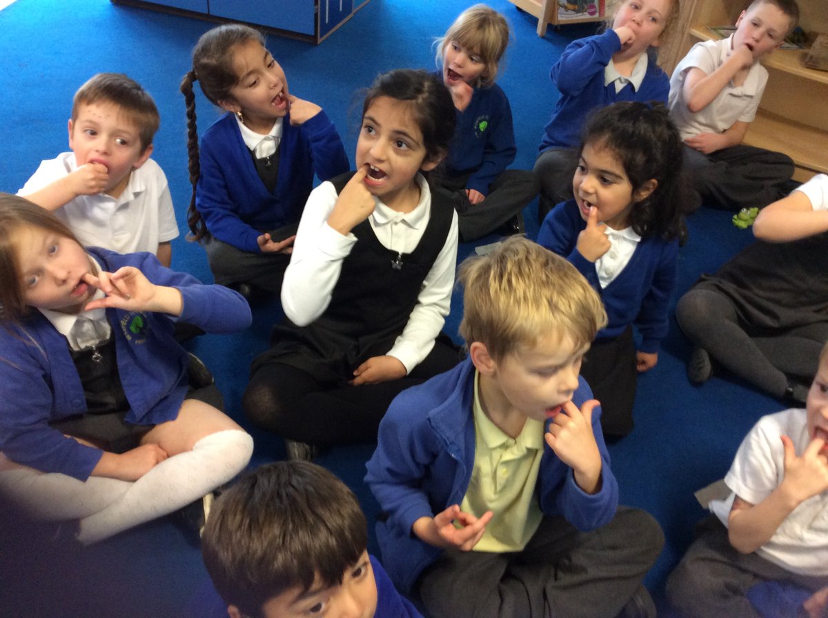 SchoolWoodfield's tweet photo. Class 1 learnt how to keep their teeth clean and healthy. A demonstration and a quick timer on the carpet to show how long two minutes is when brushing #teeth. They took the 'giant teeth' to the play dough area and practised their #toothbrushing skills! #woodfield #eyfs #ks1 https://t.co/kXu1xkeegC
