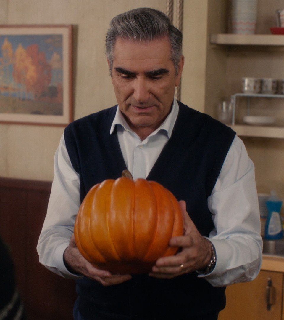 SchittsCreek's tweet photo. october 31st                      november 1st https://t.co/Xo3xYwefBF
