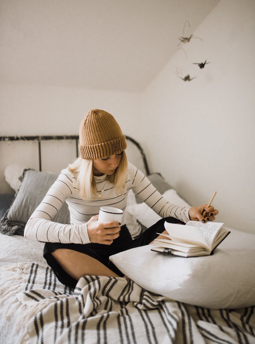 MondayBlogs's tweet photo. 5 Top Tips For Writing Memoir That Work For Any Writer | @RachelintheOC via @startitup_ on @Medium https://t.co/RG5rgrC4nE

Struggling with how to tell your story? Here are 5 rules I worked with to develop my own voice. And why.

#WritingCommunity #MondayBlogs #Memoir #Survivors https://t.co/l3tumLT6l2