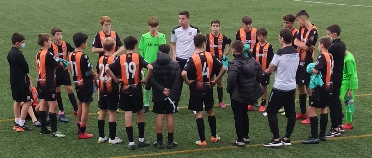 CD ACERO "A" 0-0 INFANTIL "B"

Partido muy parejo ante uno de los mejores equipos de la liga.
El partido se pudo decantar a nuestro favor en los minutos finales del partido, pero un remate al palo y un fuera de juego que acabó en gol, nos privaron.
