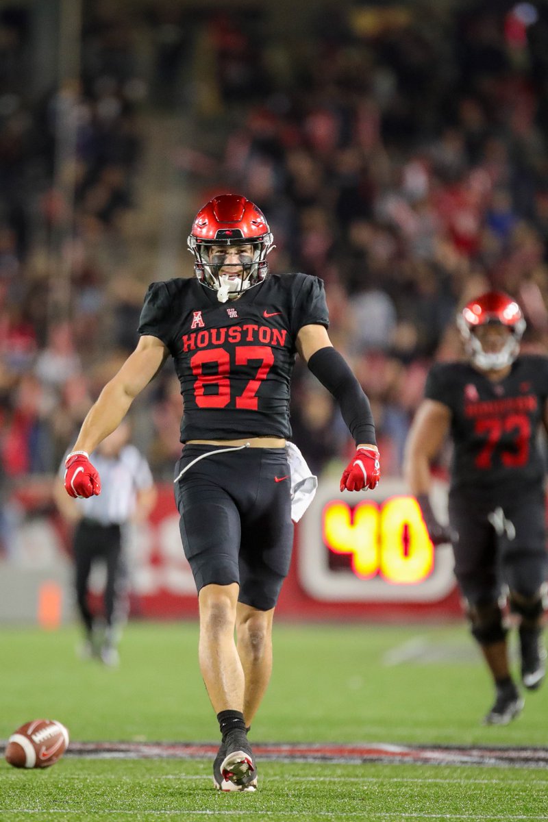 gocoogs1's tweet photo. “It’s an awesome story,” Dana says about Jake Herslow @HerslowJake. “He kinda showed up.” UH didn’t recruit him.

“I hear you’re trying to recruit other receivers,” Herslow said to Holgorsen during spring ball. Jake told him he was the guy UH needed.

“I flat-out love the guy.” https://t.co/Il1A7AG6i3