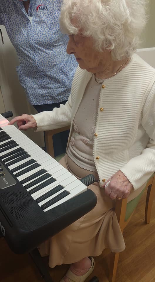 Musicians in the making! 🎶

Thanks to <a href="/CasioMusic/">Casio Music</a> and their #LightUpMyLife campaign, we've been gifted some light up keyboards which our residents are enjoying learning to play 🎹😊

Just one great example of our partnerships that enable people to #LiveLaterLifeWell