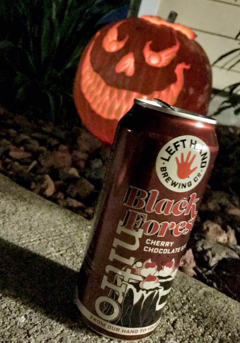 leesernotlesser's tweet photo. @iAmKtownKris Chill &amp; serve 🎃🍺😋 
so dark &amp; delish  @LeftHandBrewing https://t.co/O11HNOeK4f