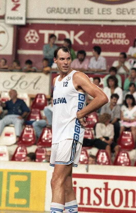 DeporteVintage's tweet image. Los ya malogrados #MattWhite &amp;amp; #PepPujolras más #GoranGrbovic 1989/90 #TDK 🆚 #Puleva 
📸 Archivo Fornies