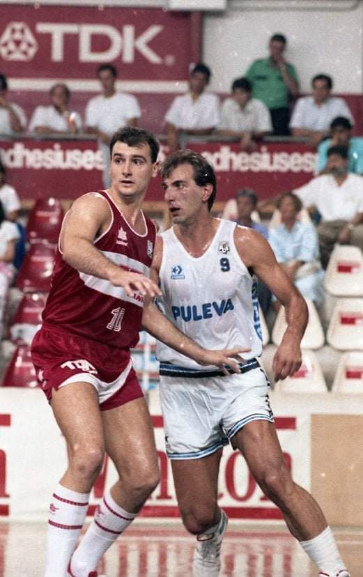 DeporteVintage's tweet image. Los ya malogrados #MattWhite &amp;amp; #PepPujolras más #GoranGrbovic 1989/90 #TDK 🆚 #Puleva 
📸 Archivo Fornies