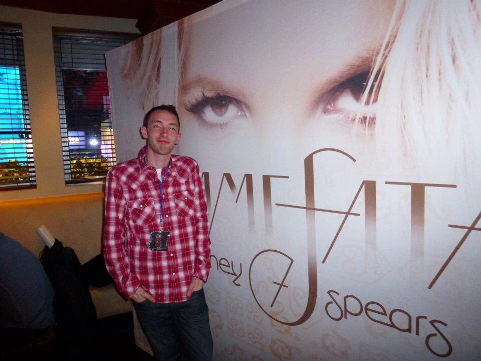 Angelus_78's tweet photo. 10.27.2011 😊🥰 10 YEARS ! BEST DAY EVER ♥️♥️♥️ @britneyspears thanks for everything. So proud to be fan since the beginning. You saved my life. I LOVE U. THANX TO MY BEST FRIENDS for having sharing this night. @Annie_Criminal @Jey_Bs @bertille02 ♥️ And THANKS @FeliciaCulotta 🙏🏻 https://t.co/GzmF3hyCQZ