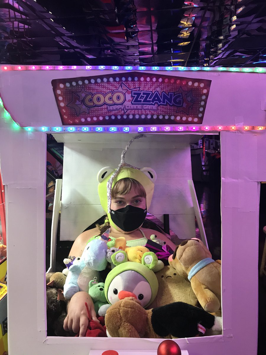 the black box near my left titty has a gun lighter inside in case anyone  was wondering