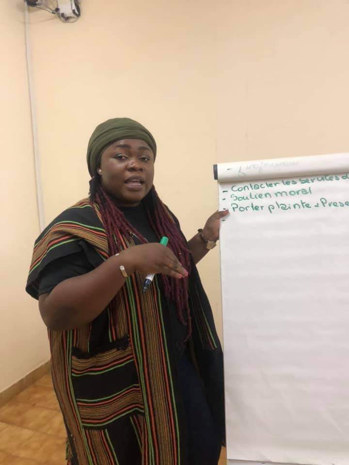ASanhouidi's tweet photo. <<Aujourd'hui au Burkina Faso ,le rôle des femmes défenseurs de droits humains est difficile vu la situation socio-culturel. Elles font face à de nombreux préjugés>>.

@benebailou31, jusriste spécialiste en droit des personnes 

#Imatter #WPS2021 #ADYP https://t.co/9b5WNvlTEx