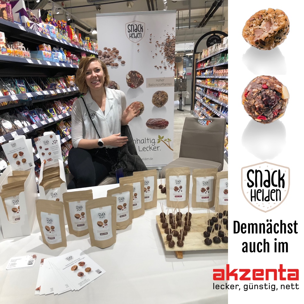 snackhelden's tweet photo. Gestern waren wir in Heiligenhaus im #Akzenta beim #Schlemmerabend und durften die Leute mit unseren leckeren Snacks begeistern! Ein toller Auftakt, auch da unsere Produkte bald dort erhältlich sein werden. 🙌 Haltet die Augen offen! 🤓

#akzenta #nrw #startup https://t.co/wk8a8Cw5qz