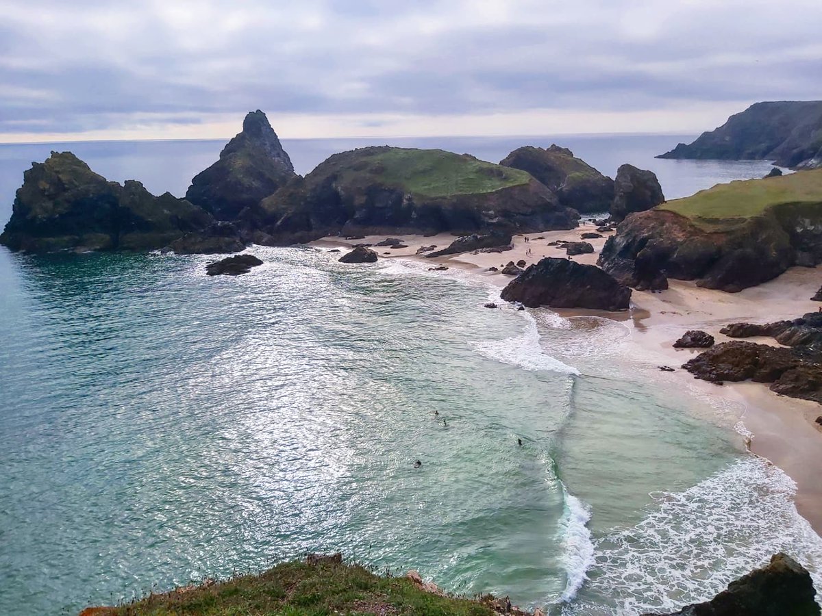 How fabulous is Kynance Cove???
📸 Tasha Smith Photography

#southwestcoastpath #lizardpeninsula #cornwall