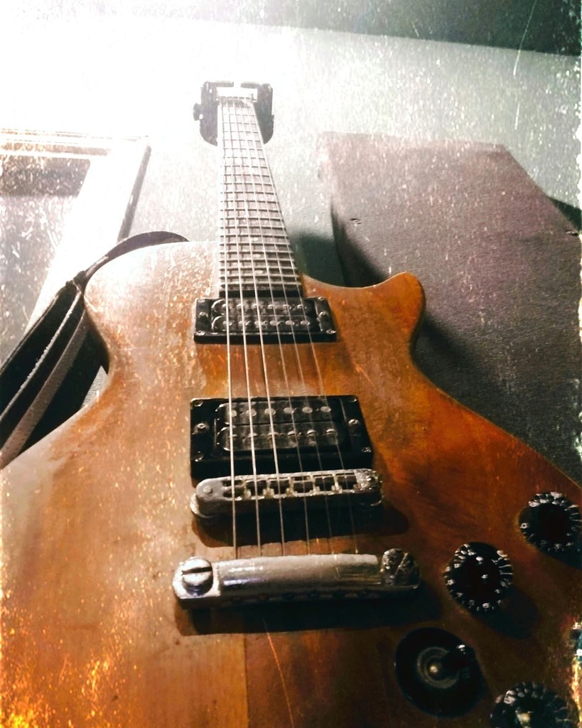 TheScoffs's tweet photo. Knuck's '78 Gibson The Paul "Joanie." The main guitar used for recording and playing live. All stock but for the locking Schaller tuners. What's your main warhorse?
.
.
.
.
.
#thescoffs #music #rock #rocknroll #punkrock #punkrockmusic #77punk #punk #punx… https://t.co/MctYVDmjkE https://t.co/9zvj5BJhXd