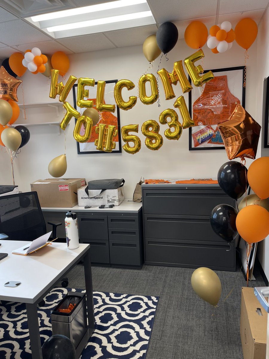jmajusiak89's tweet photo. Grateful for the warm welcome here at the Houston Market. So glad I can call this place home. #bestinwest @cmldonahue @YoankyH @jenny_helme @Mcgalec99 @_ian_phelps https://t.co/7pwgbZZjum