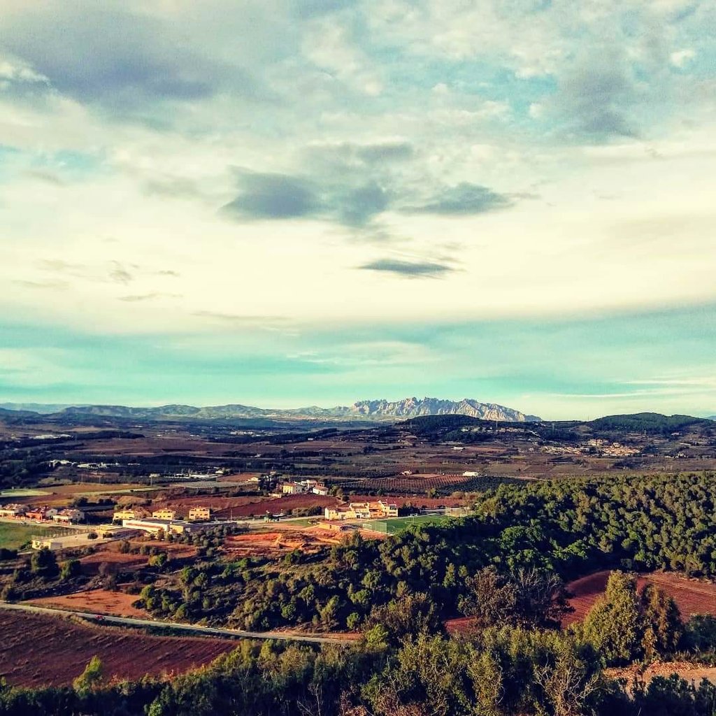 Tarda de tardor desde el mirador el Circell. #AvinyonetdelPenedes #Penedes #mirador #MiravinyaCircell #Catalunya #tardor