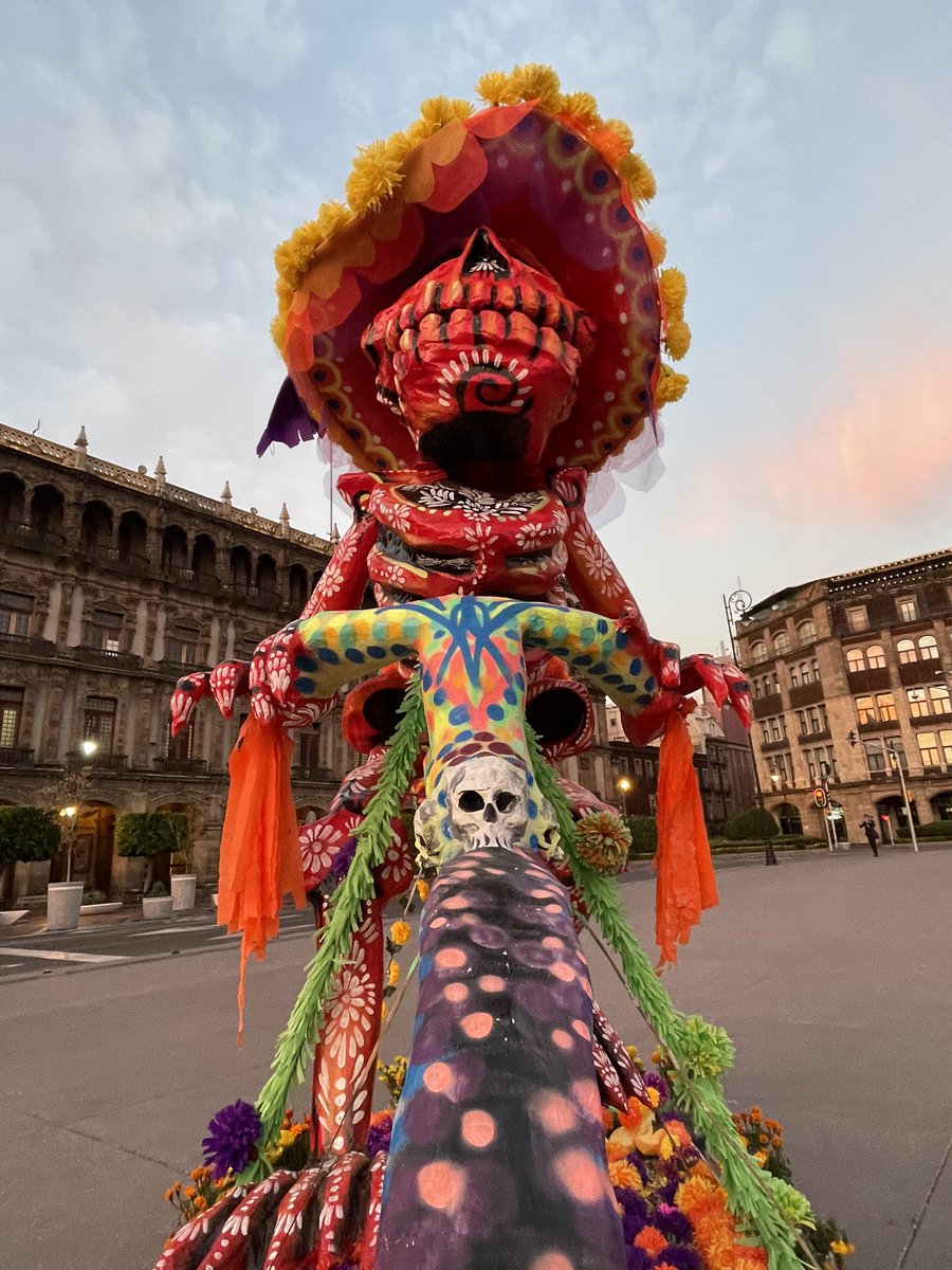 rom0202's tweet photo. #bicialebrije #huffymexico #indeporte #DiaDeMuertos  ven y visita #BiciAlebrije en el zócalo capitalino @Javier_Hidalgo @Bicitekas @MayaEnBici https://t.co/2o06vDKO1N