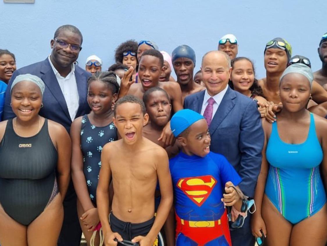 Captain__Aqua's tweet photo. What a day here in Luanda, #Angola! I met with the swimming family &amp; kids from a local club at the start of 2022 FINA Africa Aquatics Program. We aim to help this great continent realise its true potential in Aquatics Sport &amp; start by helping more children learn to swim!@fina1908 https://t.co/z0LyKxYS2s