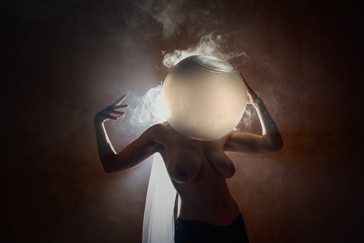 flousentimental's tweet photo. L'inconnue, porteuse de bougie.
#poesie #romantisme #romantique #lyon #lyonpoesie #lesepopeeschimeriques #synapsie https://t.co/ihZwbuiMQj