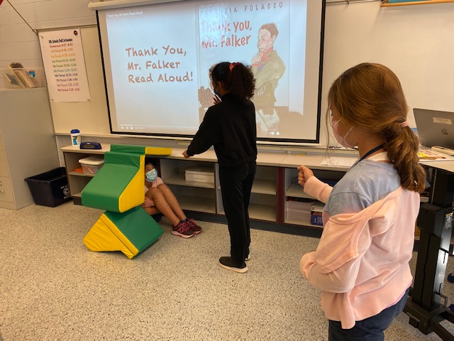 district106's tweet photo. LA 5th graders had fun performing a Tableau. Posing to understand characters’ feelings from Thank You, Mr. Falker. https://t.co/OwcX9deMor