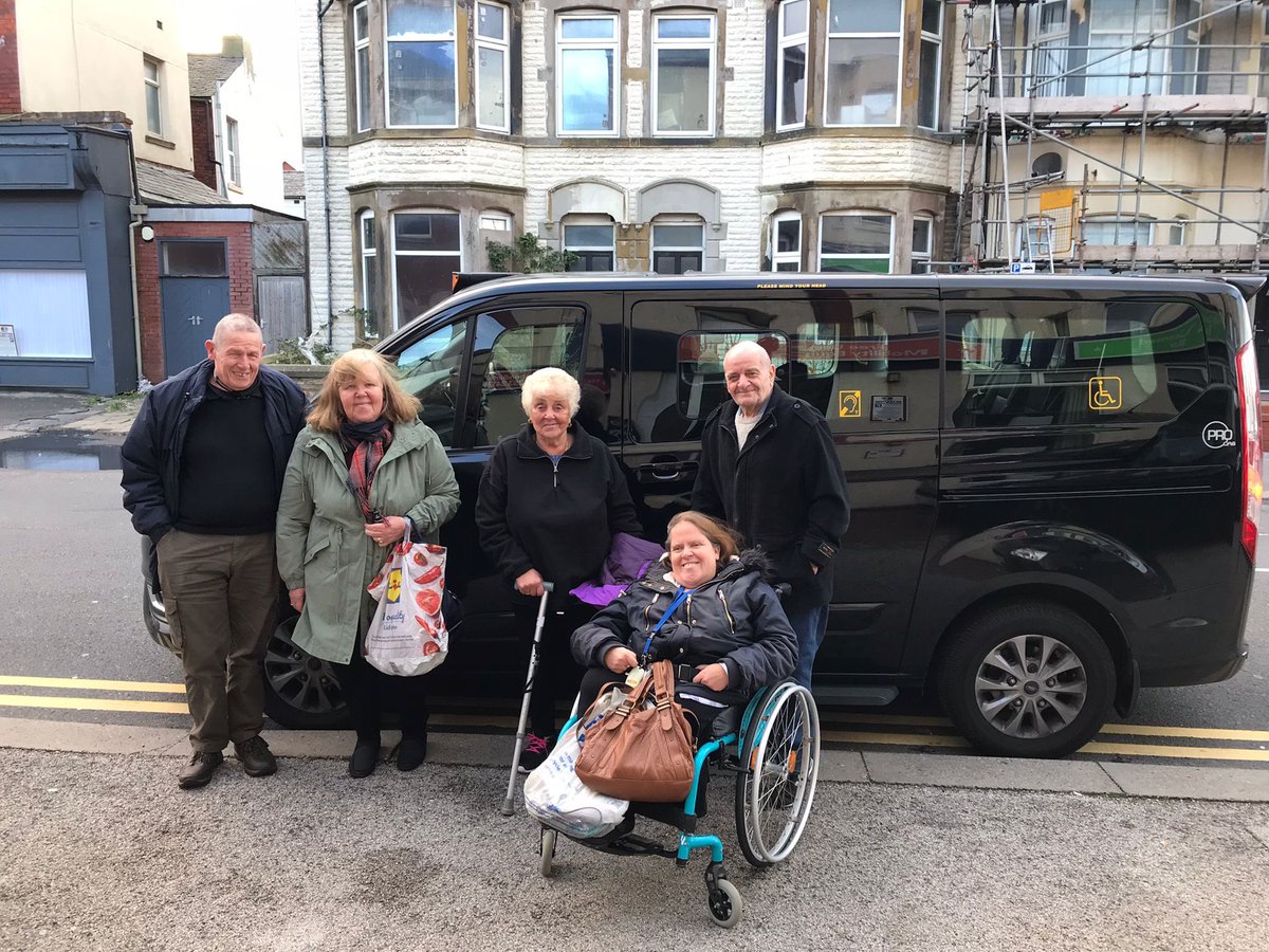 Freedom_Taxis's tweet photo. Time for the beech......#blackpool here we come....&amp; here come the #seagulls to #divebomb the Fish n Chips.....thanks for riding with us &amp; see you soon. @freedom_Taxis for ALL your needs ❤️👍🏽 https://t.co/y8rSqlrnfv