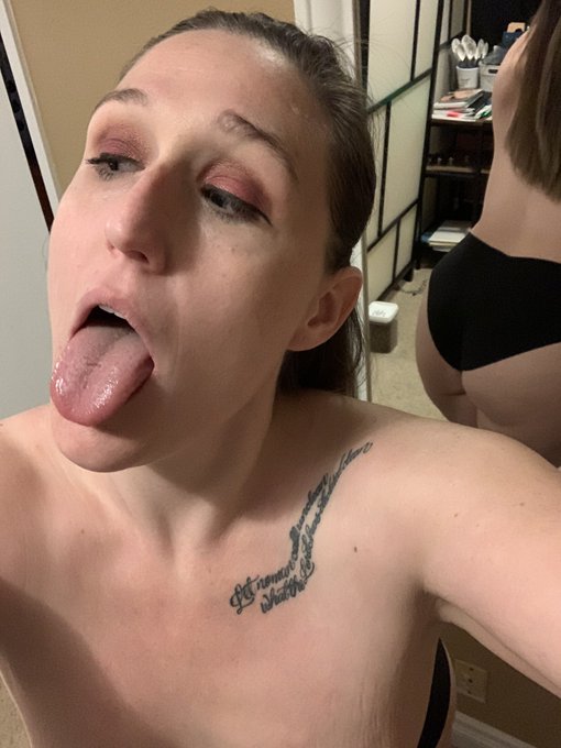 Add me on snap!!! https://t.co/RHrjgKYx2t