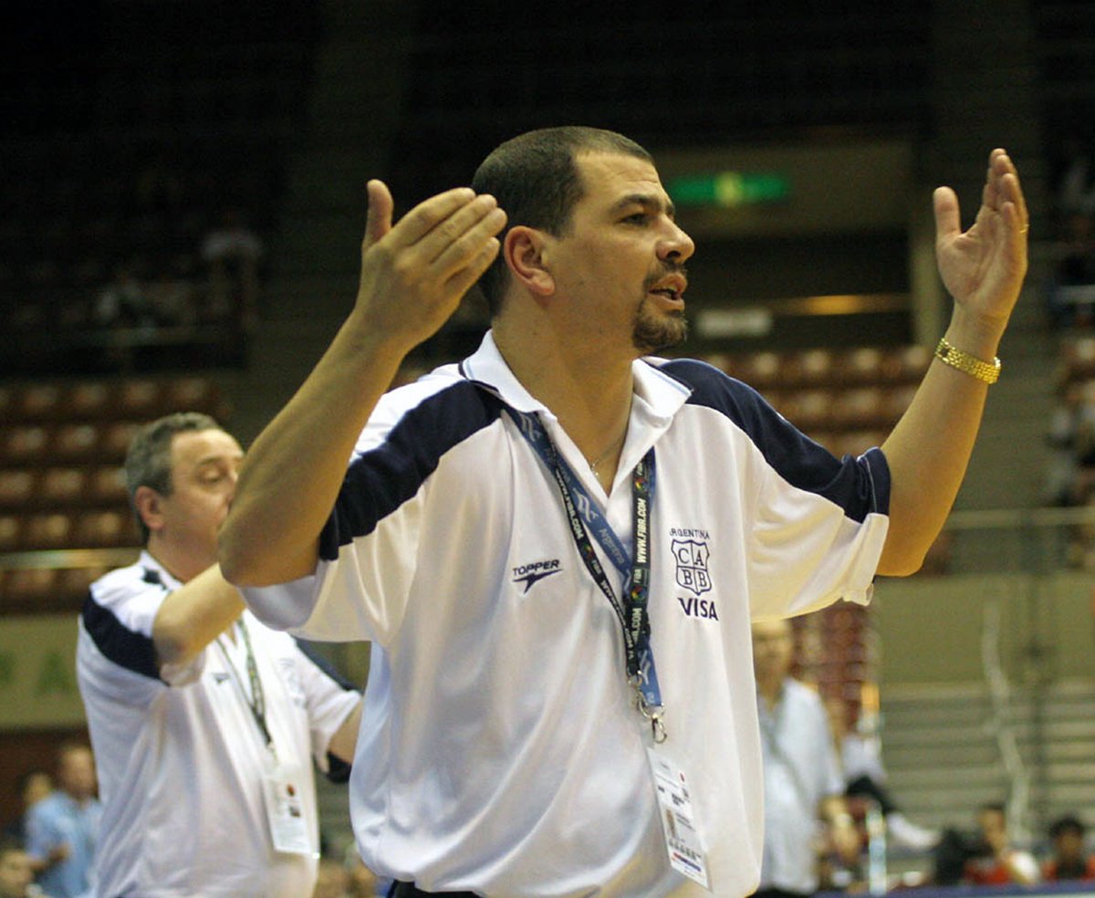 RetroCABB's tweet photo. ¡Hoy cumple @ssergioh!

Dirigió 11 años la Selección en dos procesos: 2005 a 2010 y 2015 a 2021. Estuvo en tres Mundiales y tres Juegos Olímpicos. Fue Bronce olímpico en Beijing 2008, Subcampeón del Mundo en China 2019 y Oro Panamericano en Lima 2019.

¡Felicidades Oveja! 🎂🐏 https://t.co/9yBBHcQmgs