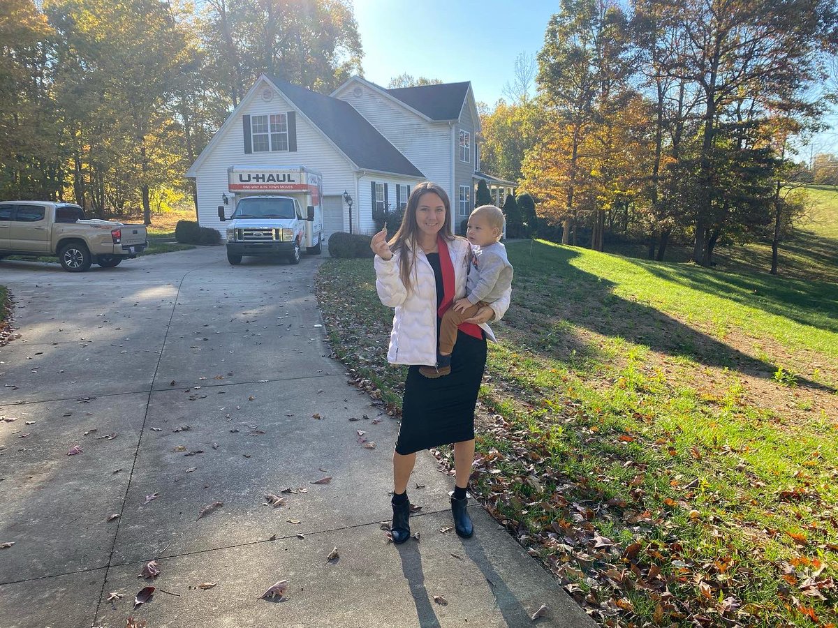 mamabiscut's tweet photo. I bought my first house today. I have been saving for 10+ years for this day. So grateful! https://t.co/yaGJHX1HwI
