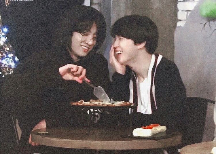 GdgJeon's tweet photo. “Amor da minha vida
Daqui até a eternidade
Nossos destinos foram traçados na maternidade” -Exagerado, Cazuza. https://t.co/tYN5I75y4Q