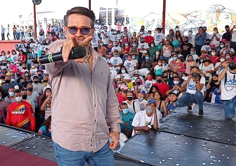 BeikerDiaztv's tweet photo. #EnFotos 📸| A esta hora el Candidato por el #GPPSM  a la Gobernación del Edo.  #Carabobo @rafaellacava10 acompaña al candidato del Mcpio. #Guacara Johan Castañeda en la presentación de su plan de gobierno. 

#CooperacionCPI

Reporto @BeikerDiazvtv https://t.co/Luht1tvQZy